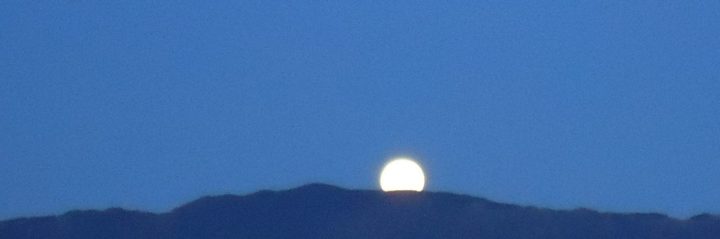 cropped-cropped-full-moon-rising-211.jpg